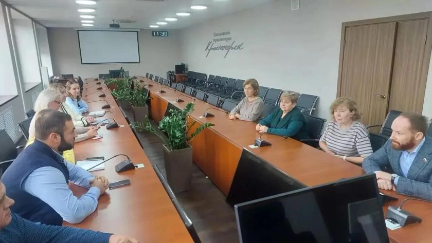 В Красногорске состоялась встреча членов Совета ветеранов с заместителем председателя Совета депутатов, руководителем фракции «Единая Россия» городского округа Красногорск Богданом Андрияновым