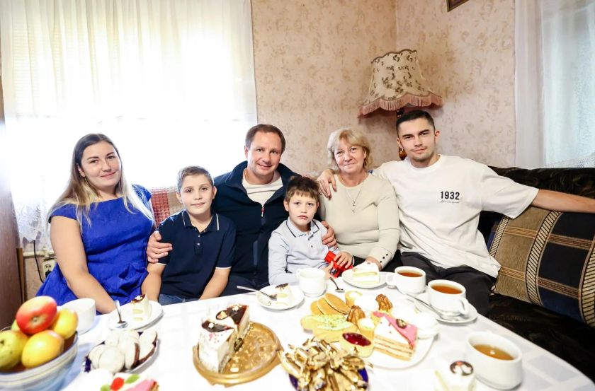 Дмитрий Волков навестил семью Романовых
