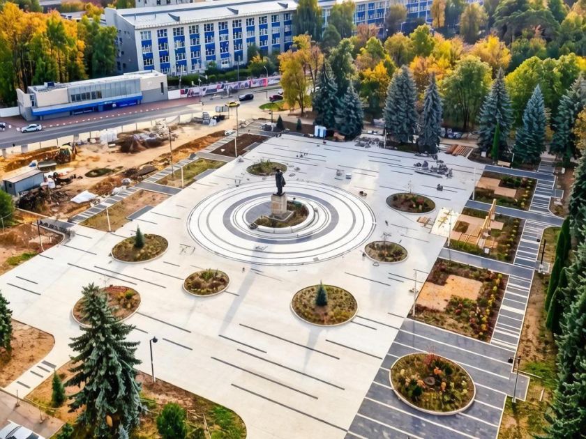 Работы по реконструкции площади Оптиков выходят на завершающую стадию