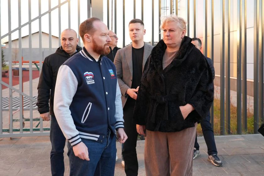 Безопасность детей и стадион для всех желающих: в Павшинской пойме достраивают школу  