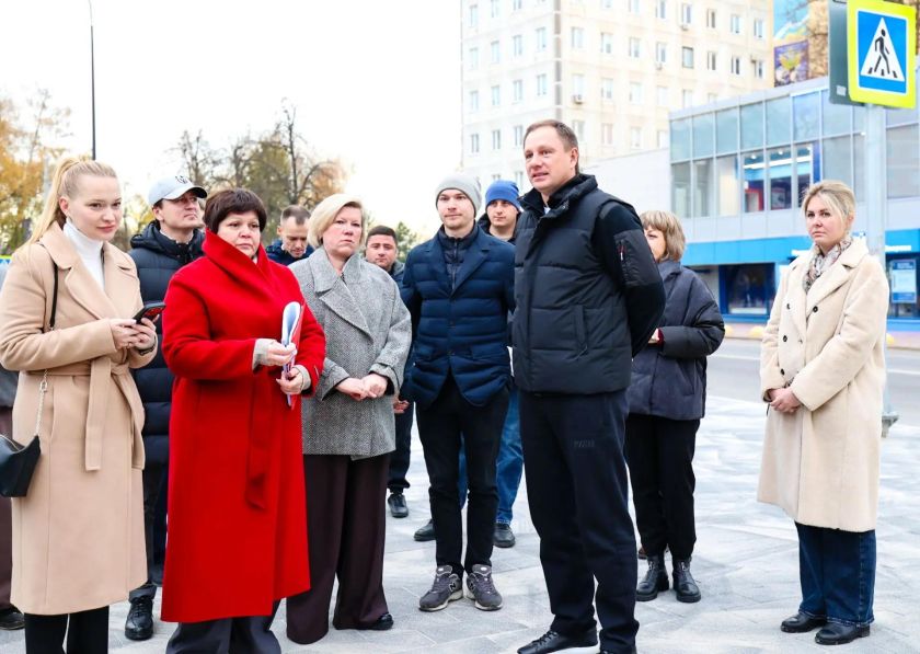 Дмитрий Волков проверил финальный этап реконструкции площади Оптиков в Красногорске