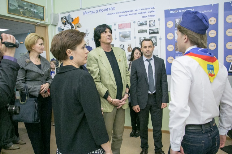 Школьный музей космонавтики в Красногорске посетил лидер группы SPACE