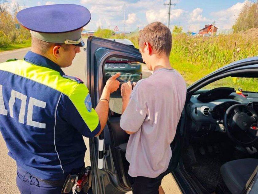 В рамках профилактического мероприятия «Тонировка» сотрудники Госавтоинспекции напомнили водителям о строгом соблюдении правил дорожного движения