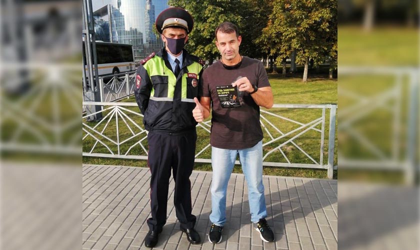 Дмитрий Певцов социальному раунду по безопасности дорожного движения «Засветись»