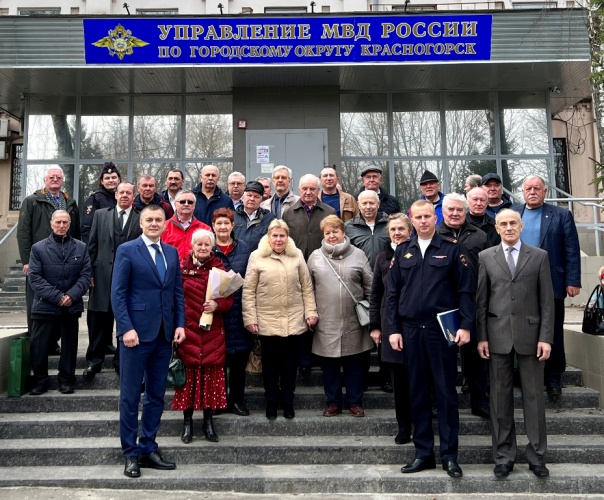 Сотрудники полиции в Красногорске совместно с председателем Общественного совета поздравили ветеранов органов внутренних дел