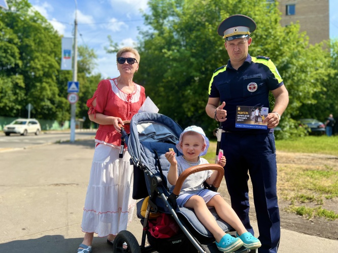 В Московской области автоинспекторы провели тематическую акцию около пешеходных переходов