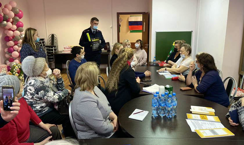 Сотрудники подмосковной Госавтоинспекции провели правовой ликбез для членов всероссийского общества инвалидов