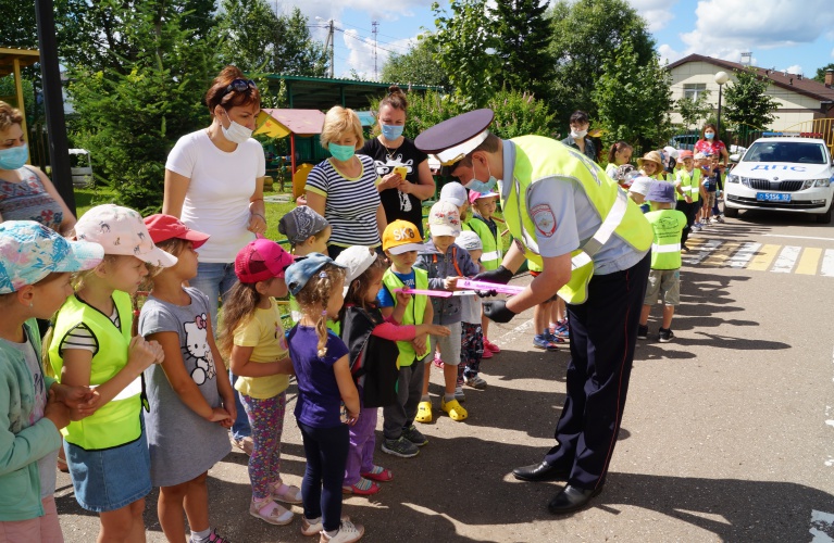 Красногорским дошкольникам рассказали о правилах дорожного движения