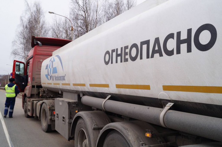 Автоинспекторы Красногорска провели рейд по выявлению нарушений перевозки опасных грузов автомобильным транспортом