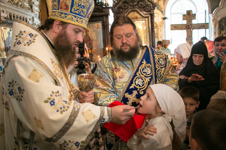 Епископ Зарайский Константин провел в Боголюбском храме в Красногорске службу в честь его 150-летия
