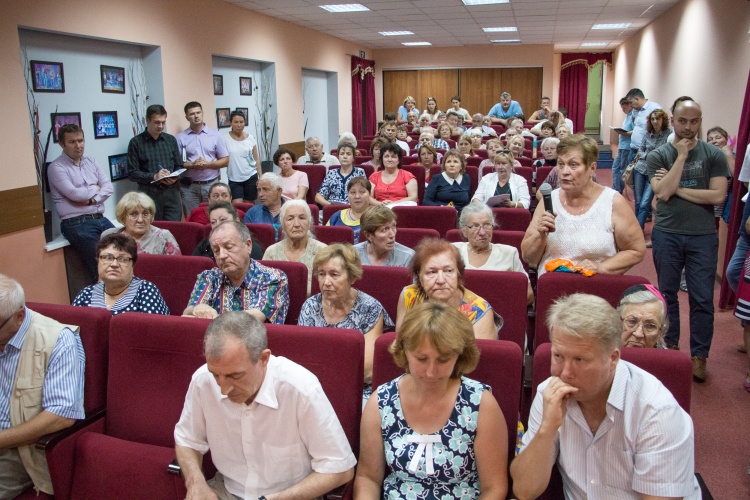 Михаил Сапунов провел встречу с жителями в ДК "Поздняково"