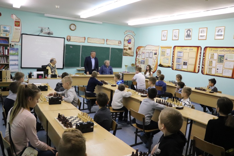 Нахабинские школьники сыграли в шахматы