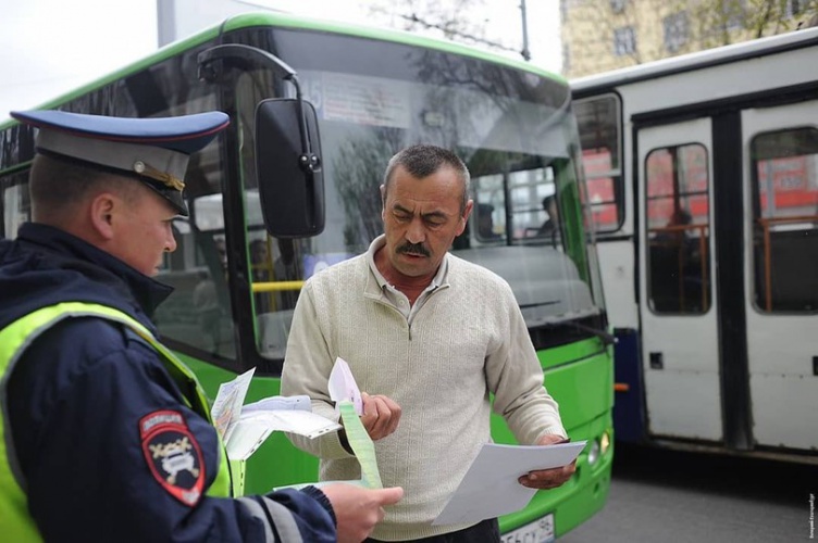 Подготовлены поправки по управлению автомобилями по найму на основании иностранных водительских удостоверений