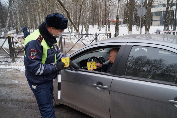 В День инвалидов госавтоинспекторы провели рейд «Внимание! Пешеходы!»