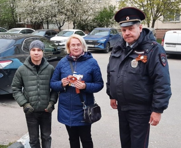 В Красногорске полицейские присоединились к акции «Георгиевская ленточка»