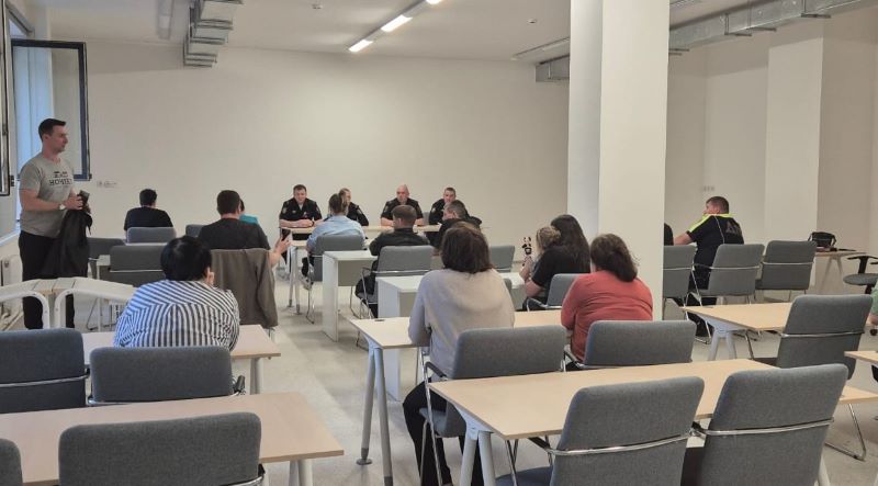 Полицейские в Красногорске встретились с местными жителями