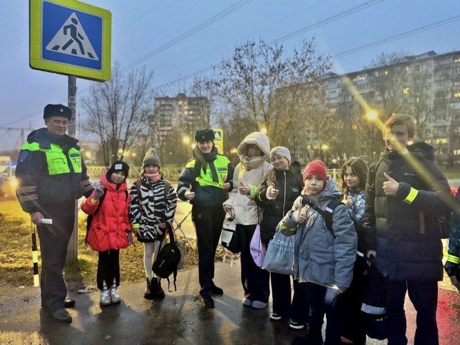 СОТРУДНИКИ ПОДМОСКОВНОЙ ГОСАВТОИНСПЕКЦИИ НАПОМНИЛИ ПЕШИМ УЧАСТНИКАМИ ДОРОЖНОГО ДВИЖЕНИЯ О СТРОГОМ СОБЛЮДЕНИИ ПДД