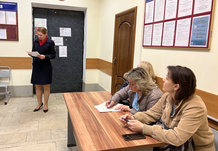 В Красногорске сотрудники Отдела по вопросам миграции провели семинар-совещание