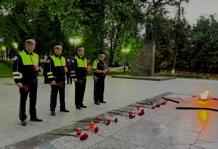 В Красногорске полицейские и общественники приняли участие в патриотической акции «Свеча памяти»