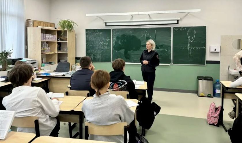 В Красногорске полицейский провела профилактические беседы со школьниками