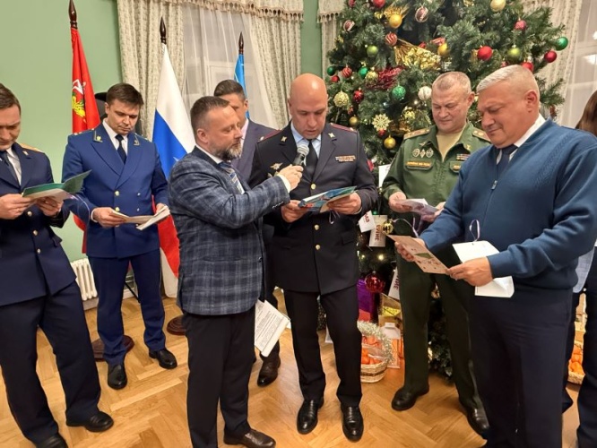 Красногорские полицейские исполнили желание юной жительницы в рамках акции «Ёлка желаний»