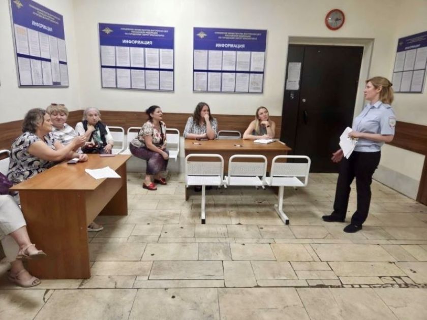 В Красногорске заместитель начальника отдела по вопросам миграции УМВД провела рабочую встречу
