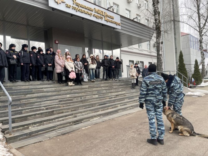 В Красногорске полицейские и общественник присоединились к акции «Студенческий десант»