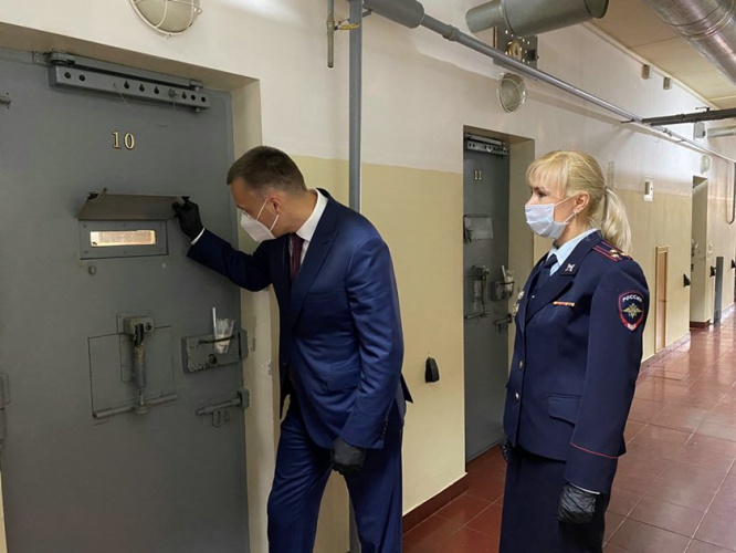 В Красногорске представитель общественности проверил изолятор временного содержания