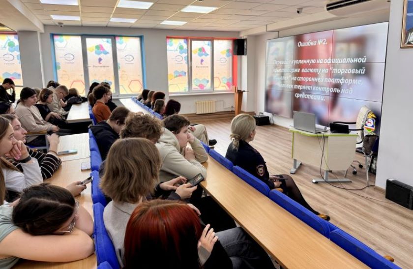 Красногорские полицейские и общественник посетили городской колледж