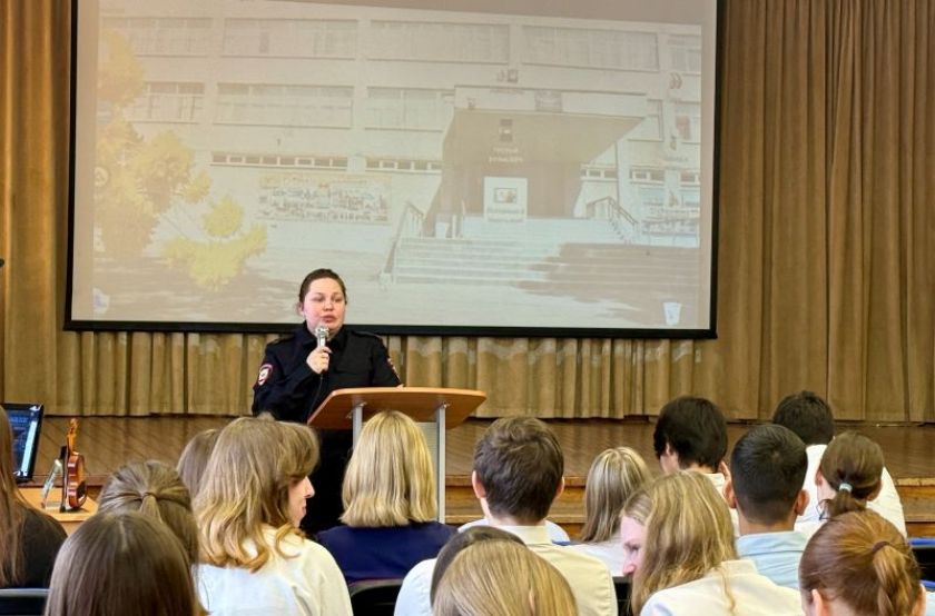 В Красногорске сотрудница полиции провела профилактические беседы со школьниками