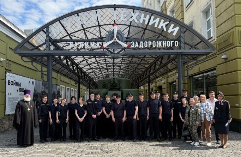 В Красногорске сотрудница полиции и общественник организовали экскурсию в музее техники