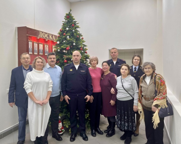 Начальник УМВД России по г.о. Красногорск поздравил вдов и родственников сотрудников, погибших при исполнении служебных обязанностей с наступившими праздниками