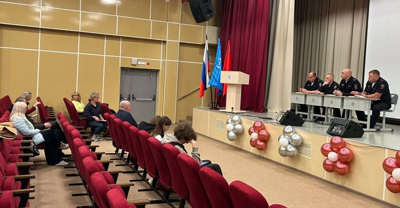 В Красногорске начальник Управления полиции провел встречу с жителями