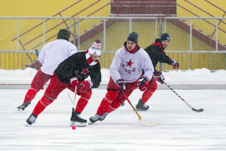 Спортсмены ХК «ЦСКА» провели необычную тренировку на льду «Зоркого»