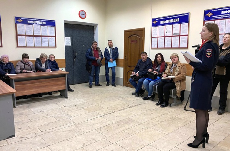 В Красногорске сотрудники Отдела по вопросам миграции провели семинар с участием юридических лиц и индивидуальных предпринимателей