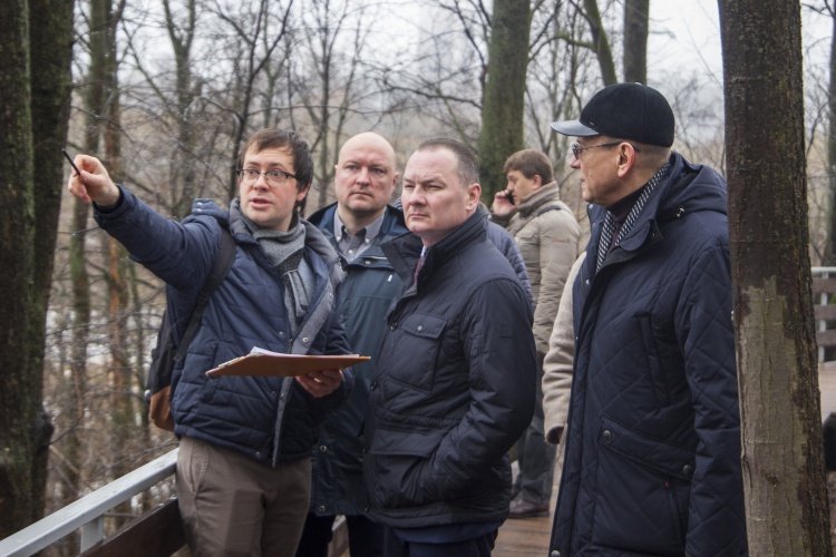 Алексей Спасский обсудил с активистами планы по благоустройству Братцевского парка