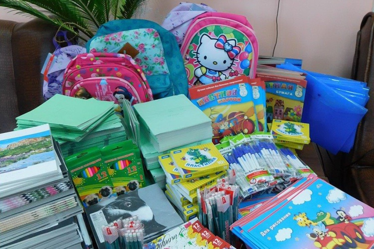 Более 200 детей собрали в школу в Красногорске