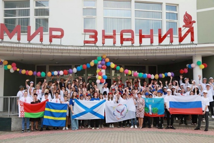 Международная смена-форум открылась в Красногорске на базе школы «Мир знаний»