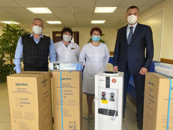 Красногорский депутат передал поликлинике в Нахабино кулеры для воды