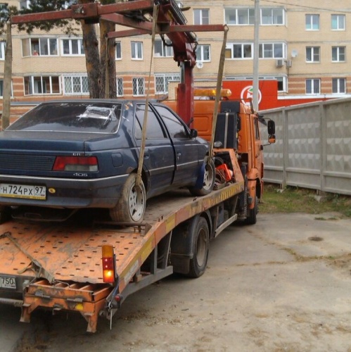 Брошенный автомобиль убрали с улицы Панфилова