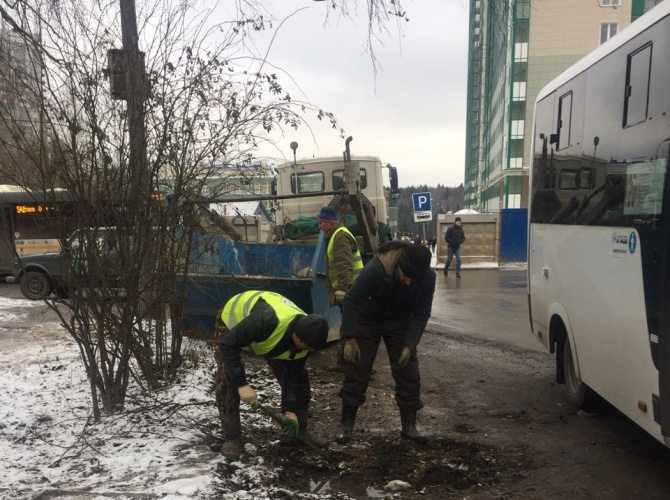 Мероприятие по выявлению и уборке строительного мусора вдоль Волоколамского шоссе прошло в Красногорске