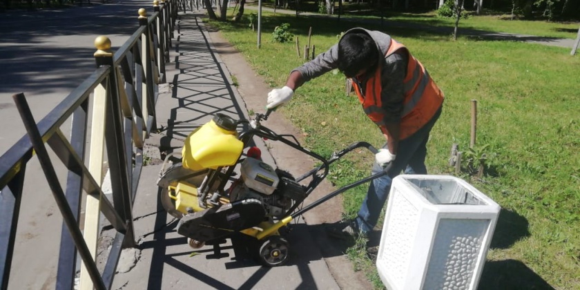 Во дворах Красногорска продолжается ликвидация ям