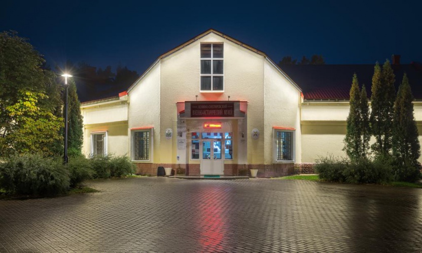 Осветили территорию Ленино-Снегиревский военно-исторического музея