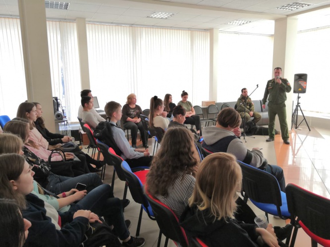 В Красногорске студентам рассказали о военной службе