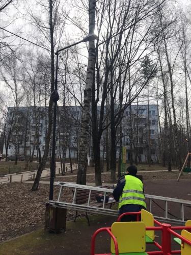На детской площадке в поселке Архангельское восстановлено освещение