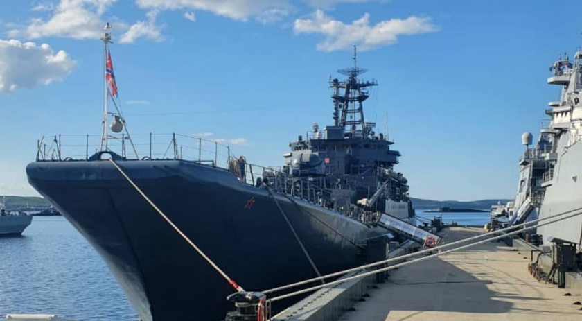 Экипаж подшефного корабля поздравил красногорцев с Днем ВМФ