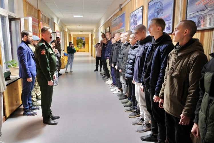 13 призывников из Красногорска отправились на срочную воинскую службу