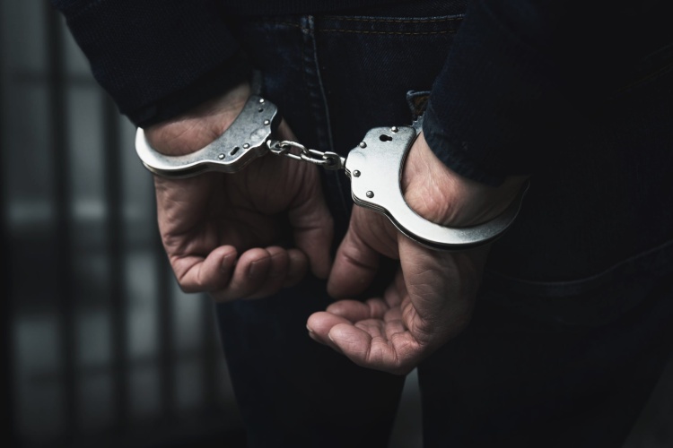 В Красногорске сотрудники полиции задержали подозреваемого в краже телефонов из автомобиля