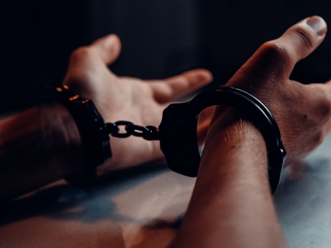 В Красногорске полицейские задержали мужчину подозреваемого в мошенничестве на сумму более миллиона рублей