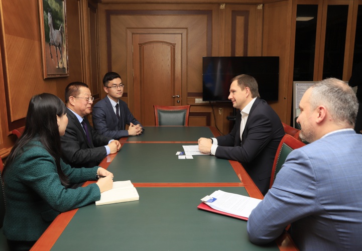 Дмитрий Волков провел деловую встречу с предпринимателем из Китая